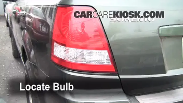 2003 Kia Sorento EX 3.5L V6 Éclairage Feu clignotant arrière (remplacer l'ampoule)